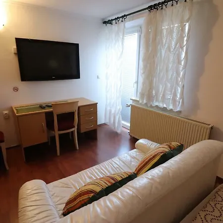 Pod Orehi Pensionat Loče pri Poljčanah