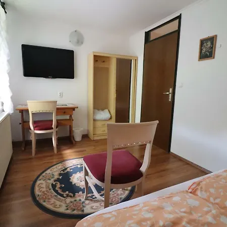 Pod Orehi Casa de hóspedes Loče pri Poljčanah