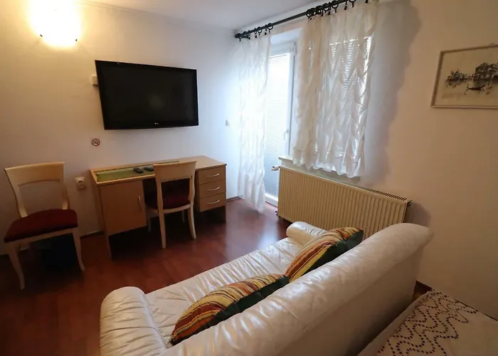 Pod Orehi Penzion Loče pri Poljčanah